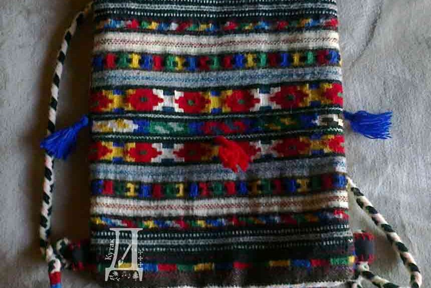Традиционална торба већа са етно мотивима, већа, ткана вуном - лице.